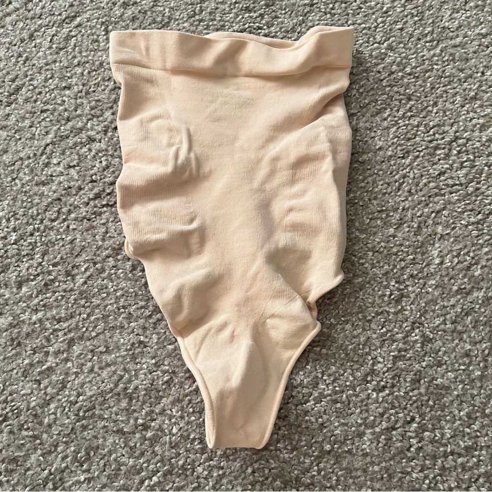 Skims sculpting thong high waisted shapewear. Size S/M.